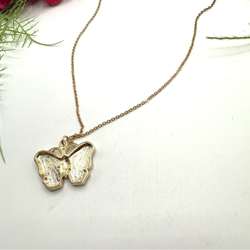 NEW⚜️Golden Butterfly Charm Necklace - Picture 5 of 7